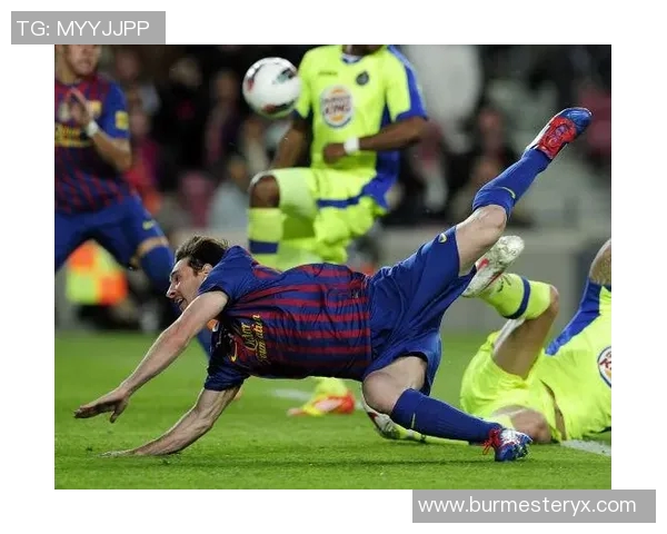 哪位足球明星在比赛中因犯规染黄引发热议与争议分析