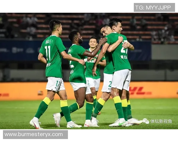 成都篮球队以90分领跑世锦赛积分榜展现强劲实力与团队合作精神