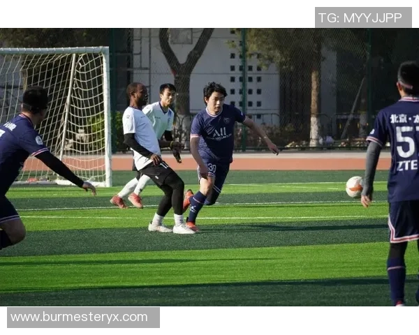 李佳阳足球之路：从青涩少年到职业球员的成长故事与奋斗历程